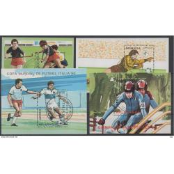 Lot de 10 bloc-feuillets du Nicaragua thème sport