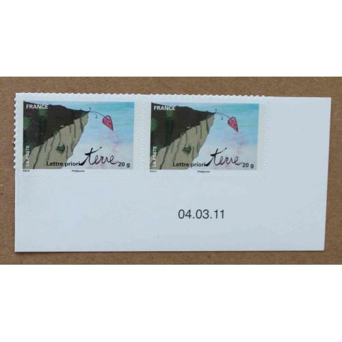 A2-H6 : Fête du timbre - Le timbre fête la Terre . Autoadhésif
