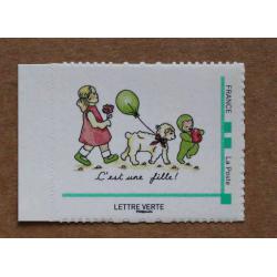 A3-K8 : C'est une fille LETTRE VERTE . Autocollant, autoadhésif