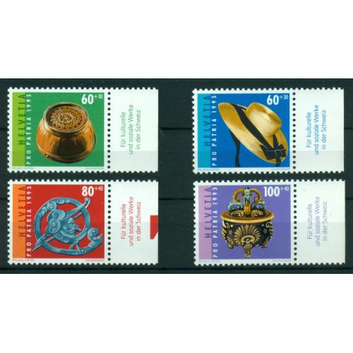4 timbres neufs** de SUISSE. Art populaire de 1995