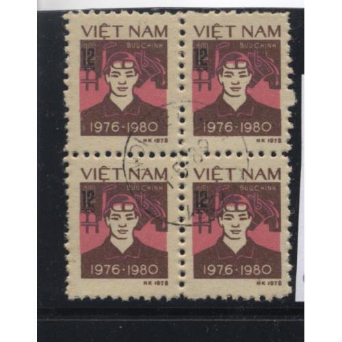 Vietnam réunifié Michel n° 1034 II A (valeur en noir) en bloc de 4 oblitéré