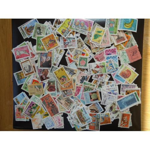 Vietnam environ 210 timbres dont séries complètes