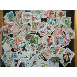 Vietnam environ 200 timbres majorité oblitérés