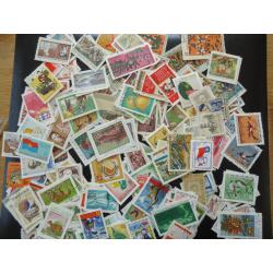 Vietnam nord environ 200 timbres oblitérés différents