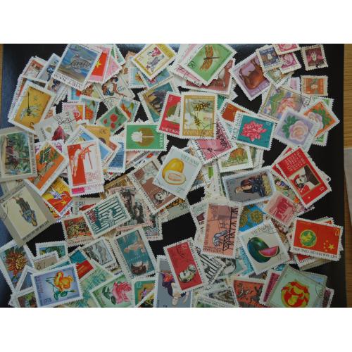 Vietnam nord et réunifié environ 200 timbres oblitérés différents