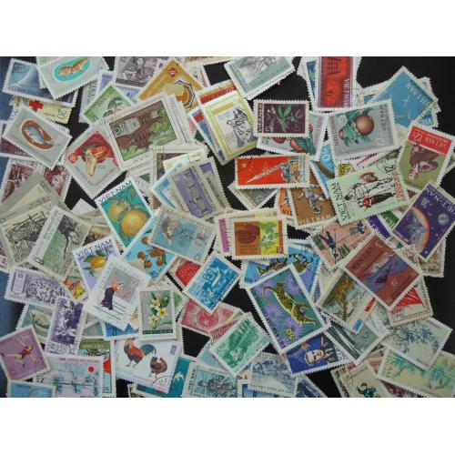 Vietnam nord environ 200 timbres oblitérés différents